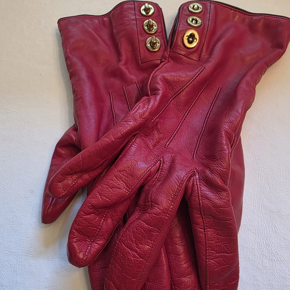 Elegant Red Coach Leather Gloves with Gold Buttons - Picture 9 of 14